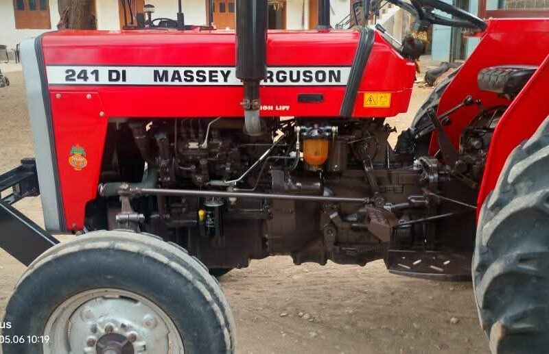 241 ટ્રેકટર વેચવાનું છે કિંમત 550 મોડલ 2024