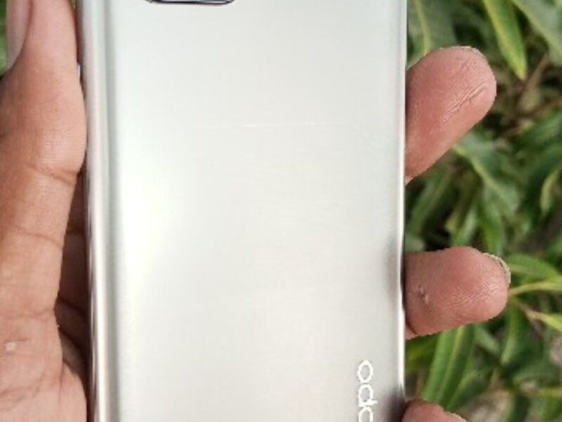 Sell old phone. જુનો મોબાઈલ વેચવાનો છે.